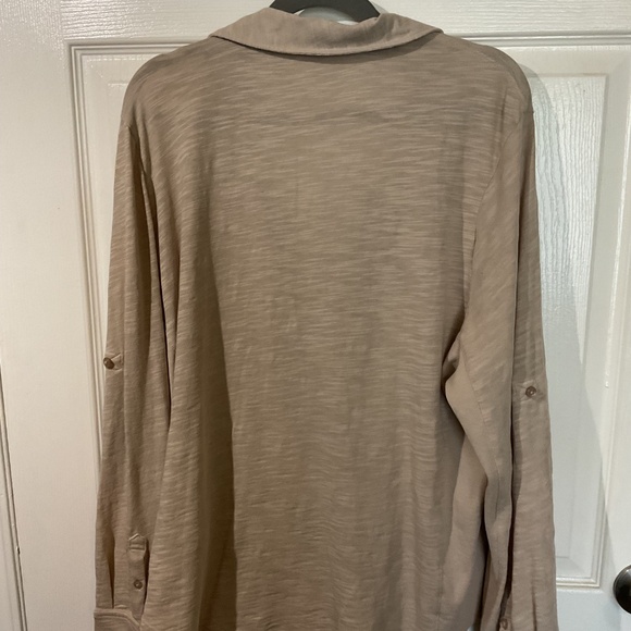 NWT Caslon Women’s Tan Long Sleeve Oxford - Picture 5 of 7